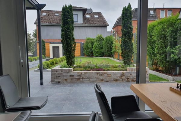 Firma Görtzen in Viöl - Ausblick in den Garten