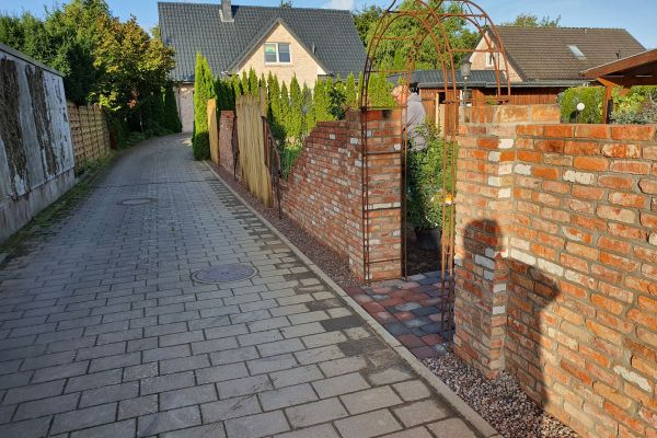 Firma Görtzen in Viöl - Weg mit Mauer