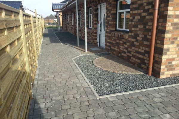 Firma Görtzen in Viöl - Gehwege am Haus